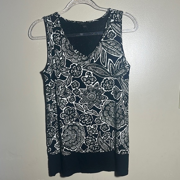 J. Jill Tops - J Jill Wearever Floral Black and White Sleeveless‎ Top | XS